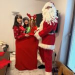 Mikołaj wraz z Panią Mikołajową oraz przedstawicielami Rady Młodzieży odwiedzili chorą uczennicę naszej szkoły